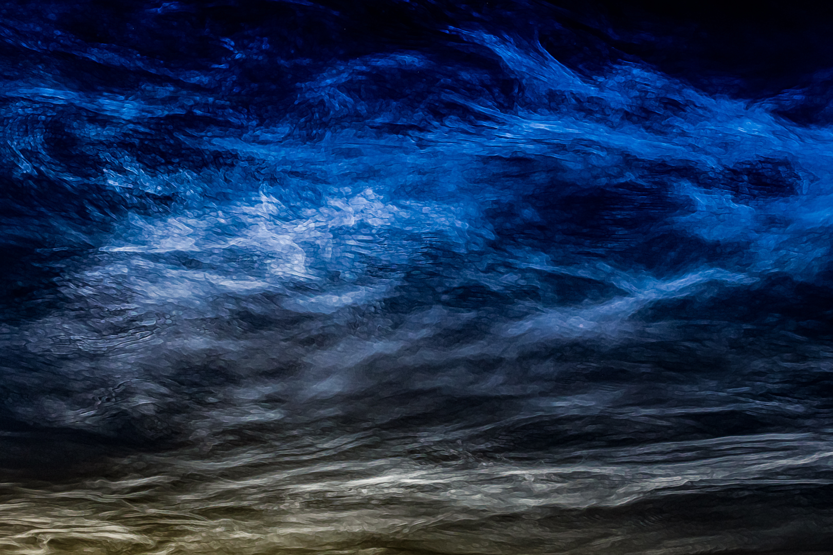 Leuchtende Nachtwolken